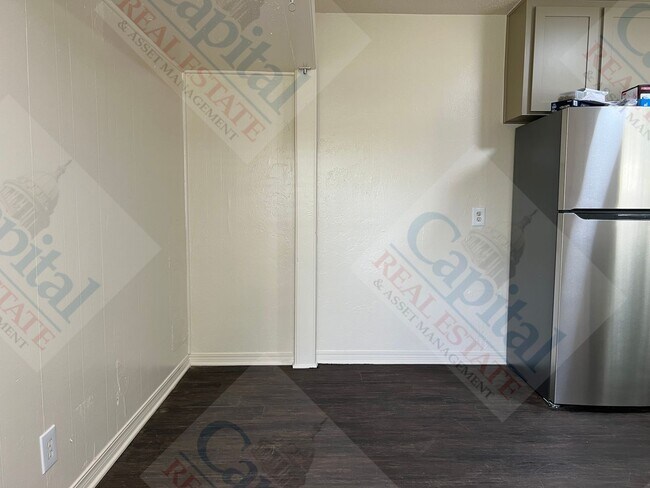Building Photo - 806 Bell Dr