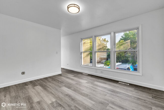 Building Photo - 18888 Oak Ave