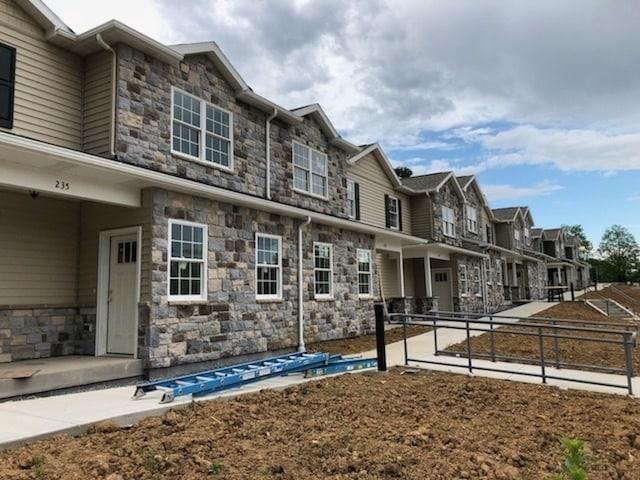 Primary Photo - Spacious 3-Bed, 3.5-Bath Townhouse on East...