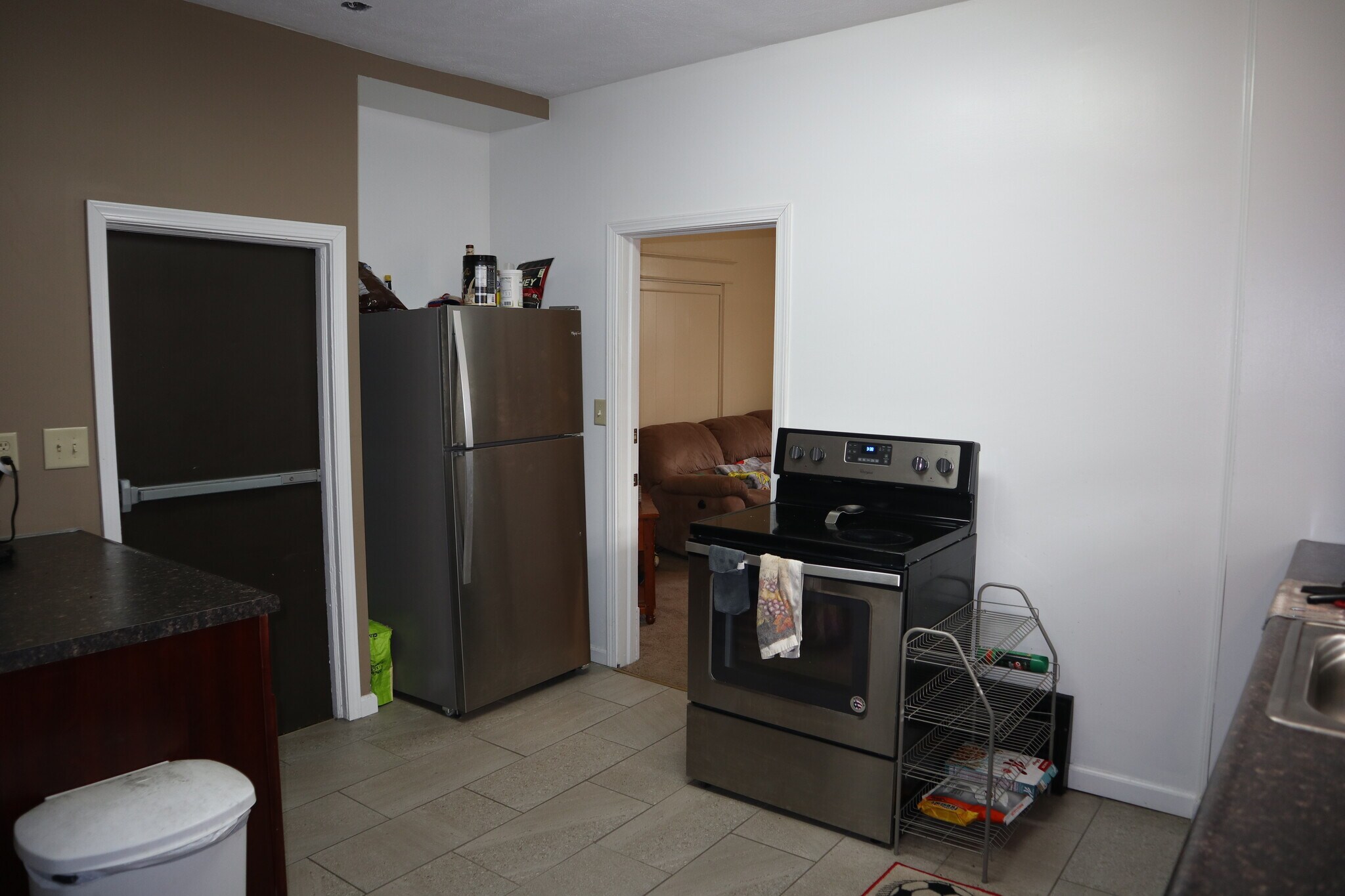 Building Photo - 831 6th St