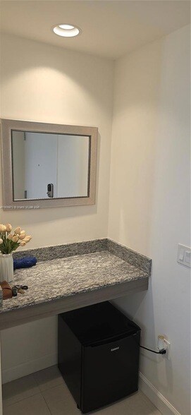 Building Photo - 5350 NW 84th Ave