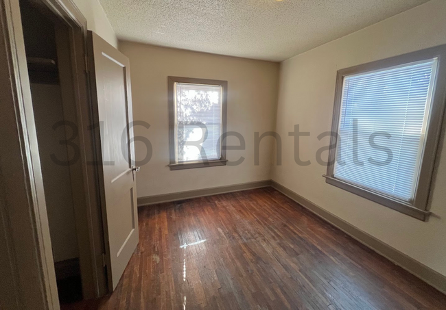 Building Photo - $1025 - 3 bed 1 bath home - Single Family ...