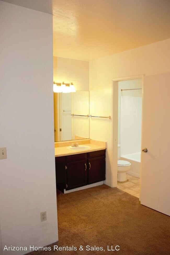 Building Photo - 2 br, 2 bath House - 608 South Liana Court