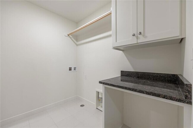 Building Photo - 18228 Earnshaw St
