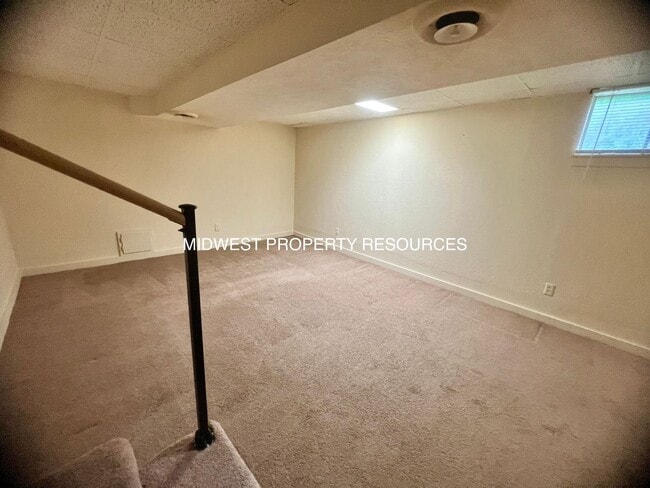 Building Photo - Freshly Updated 2 Bedroom Duplex