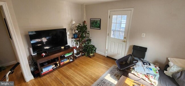 Building Photo - 1227 N Utah St