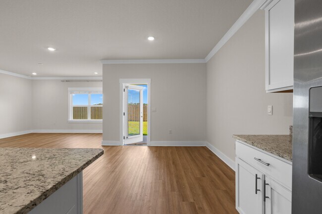 Building Photo - 1009 Hayward Lp
