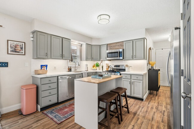 Building Photo - 185 Heights Ave