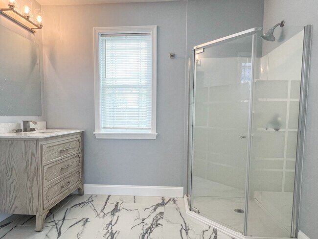 Building Photo - 194 Commercial St