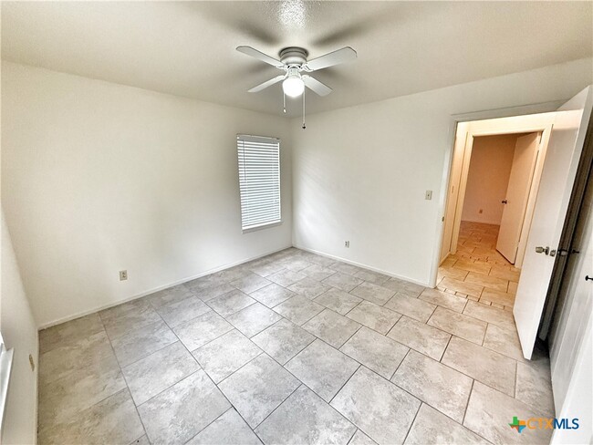Primary Photo - 331 Bobolink Dr