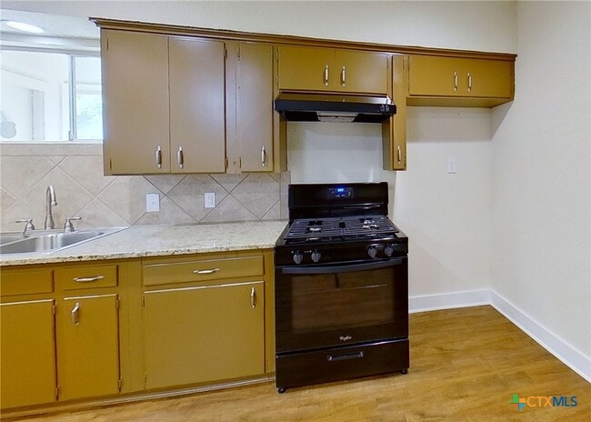 Building Photo - 2107 Magnolia Dr