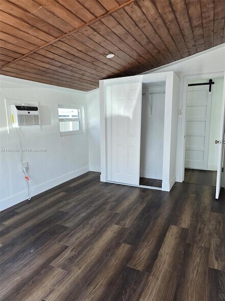 Building Photo - 3245 SW 88th Ct