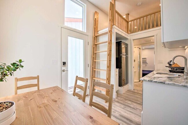 Building Photo - 161 Vidas Ave