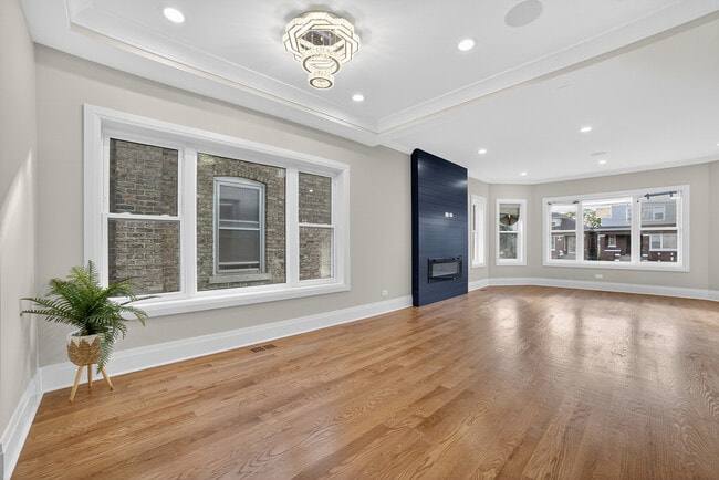 Building Photo - 3019 N Kenneth Ave