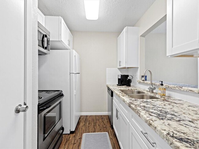 Building Photo - 9021 Gaylord Dr