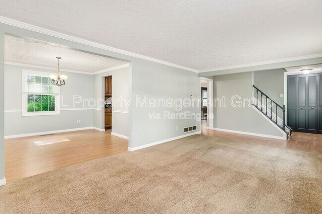 Building Photo - 66 Haddam Pl E