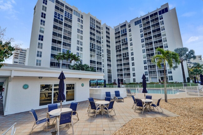 Building Photo - 1391 S Ocean Blvd