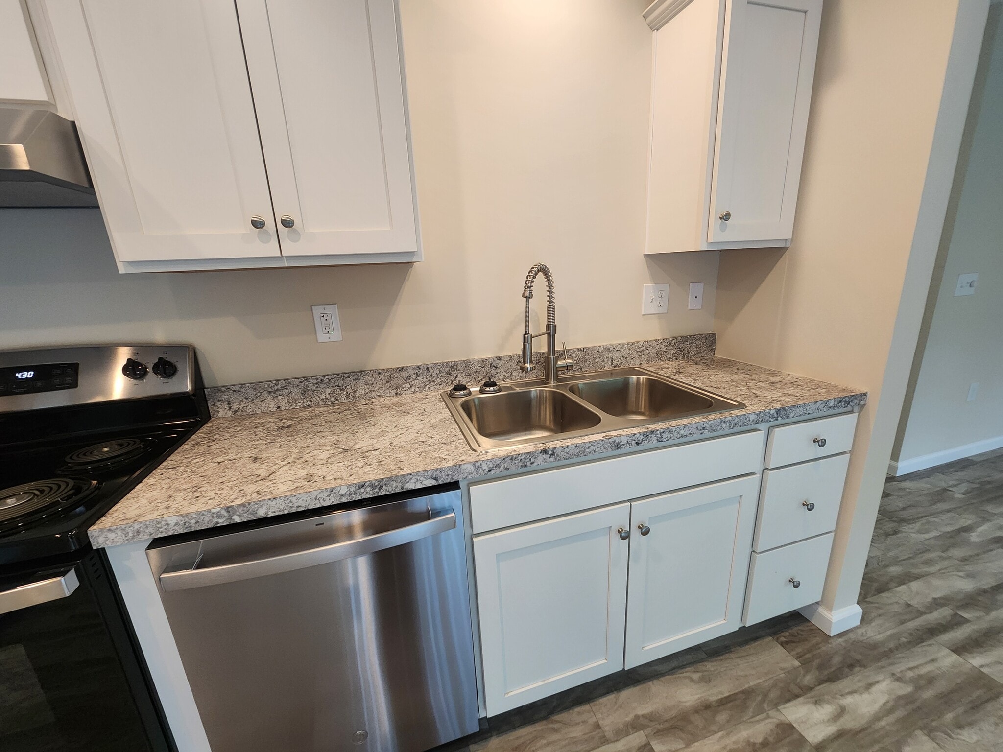 Building Photo - 60 Nicholas Ln