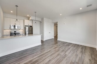 Building Photo - 658 Grand St