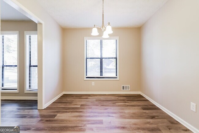 Building Photo - 3742 Holland Dr