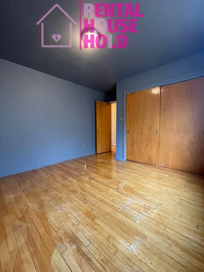 Building Photo - 2 Bedroom 1 Bath Condo