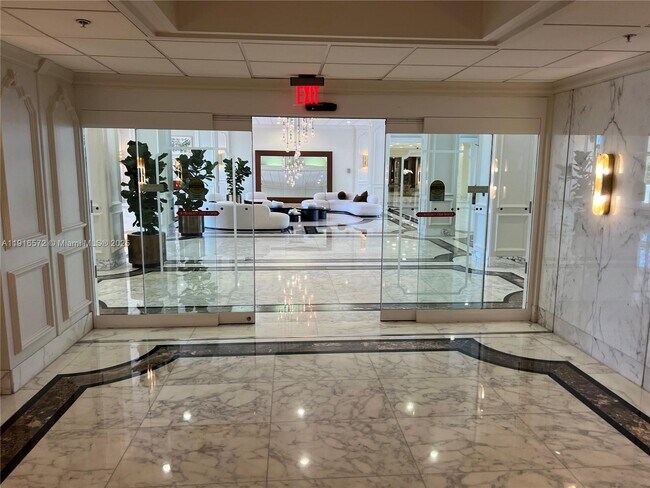 Building Photo - 5600 Collins Ave