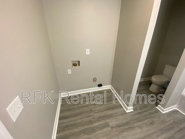 Building Photo - 108 N 6th St