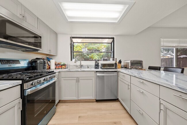 Building Photo - 5 bed/3.5 Bath House - Walk to SDSU!