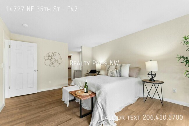 Building Photo - 14727 NE 35th St