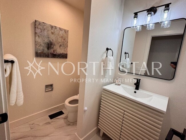 Building Photo - Remodeled Single Level Living.