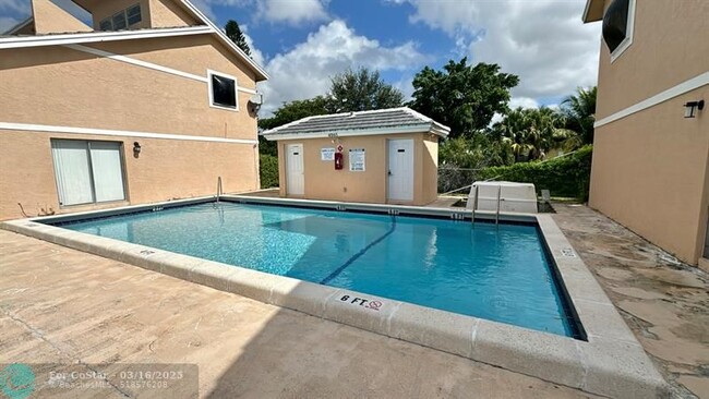 Building Photo - 4039 Coral Springs Dr