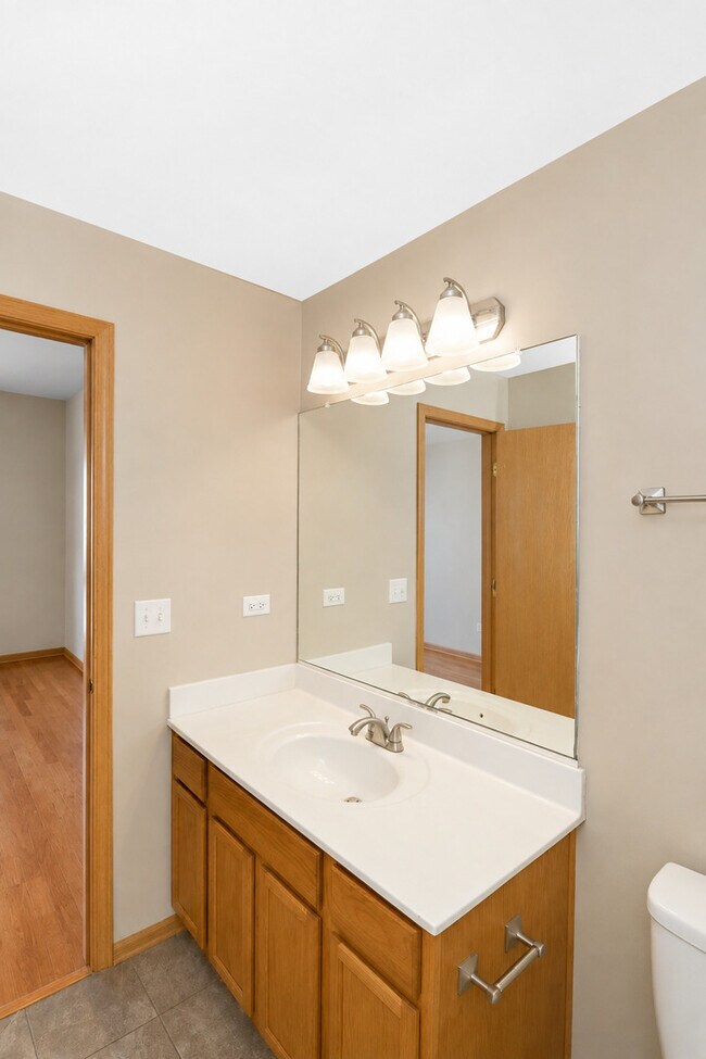 Building Photo - 1623 Silverstone Dr