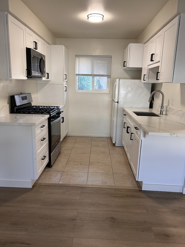 Building Photo - 7010 Jordan Ave