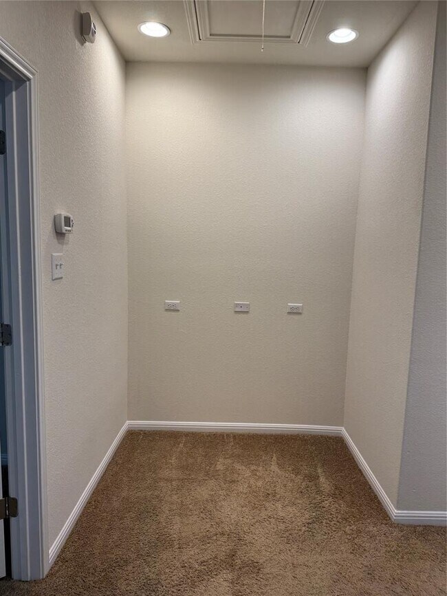 Building Photo - 7220 Wyoming Springs Dr
