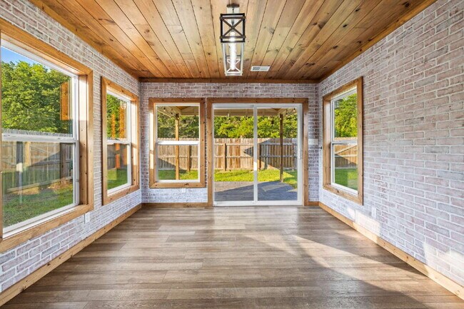 Building Photo - Stylish 3 Bed, 2 Bath Renovated Duplex in the Heart of Rincon!