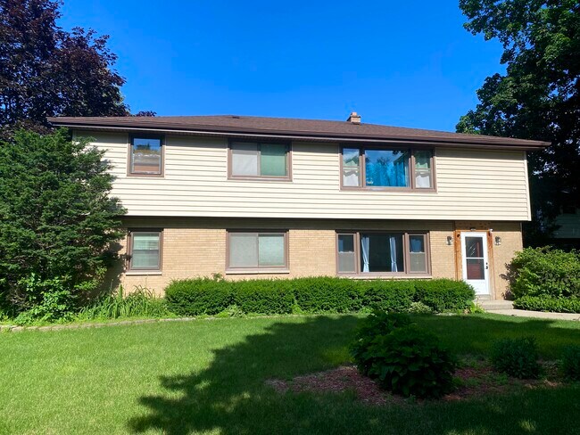 Building Photo - 1663 N 116th St