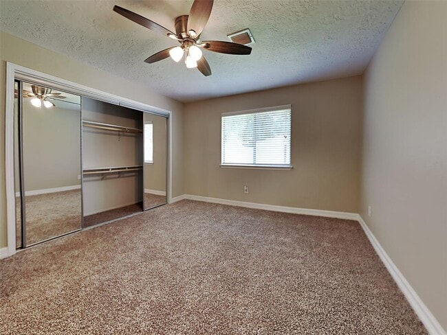 Building Photo - 123 Greenshire Dr