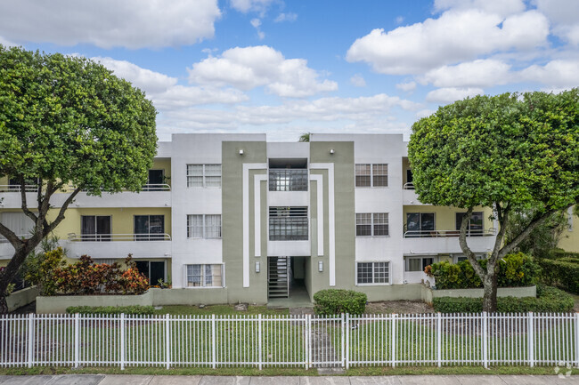 Building Photo - Palm Cove