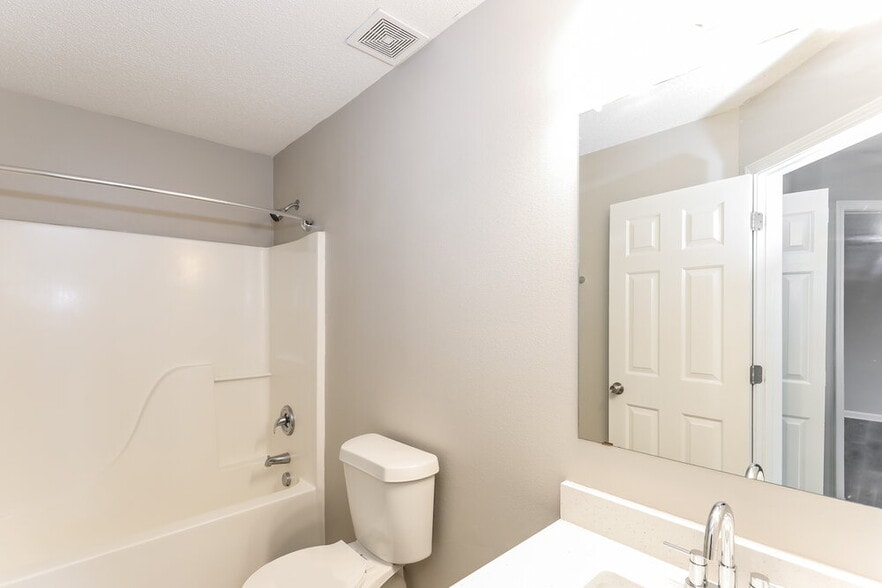 Building Photo - 2009 Farm Hill Ct