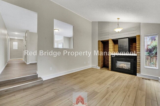 Building Photo - 17036 NE Oregon St