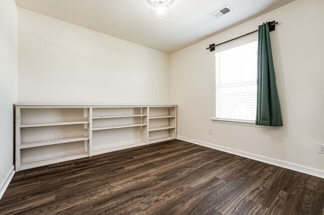 Building Photo - Beautifully Maintained 3 Bed 2.5 Bath Home in Sophia Landing