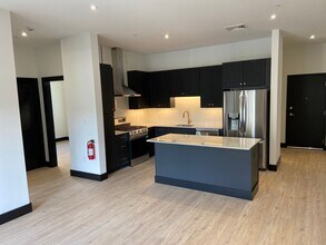 Building Photo - Beautiful two-bedroom apartment at Waterma...