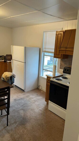 Primary Photo - 410 Guyan St