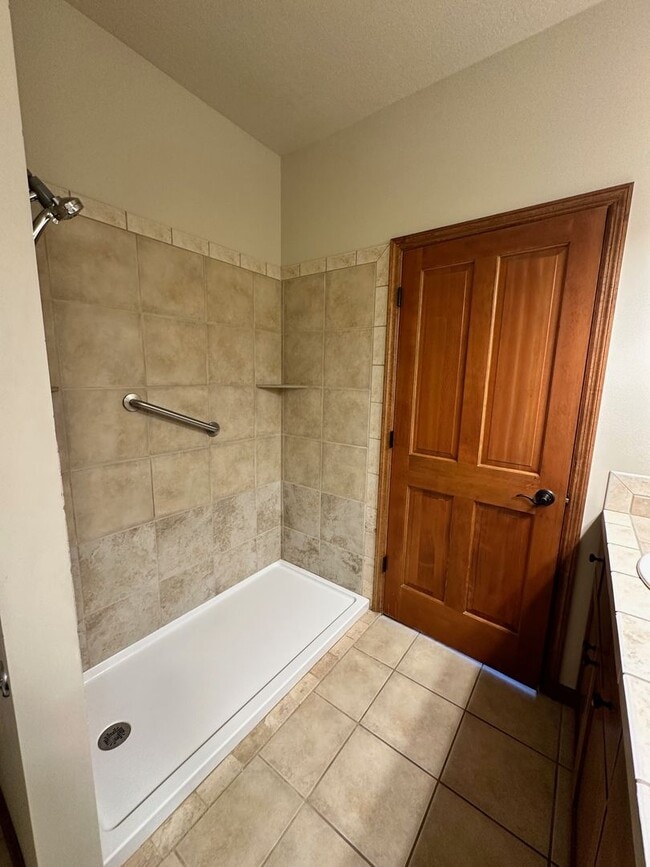 Building Photo - MIE451