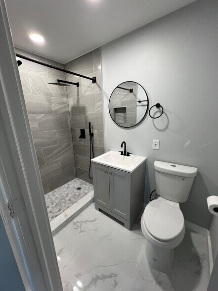 Building Photo - 285 NE 43rd St