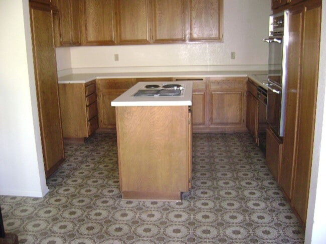 Building Photo - 1314 W Apricot Ave