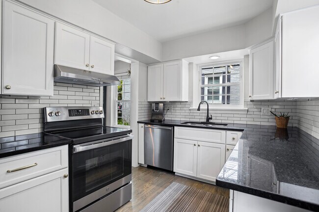 Building Photo - 449 Longfellow Ave