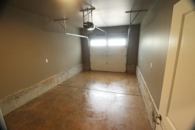 Building Photo - 465 16th St SE