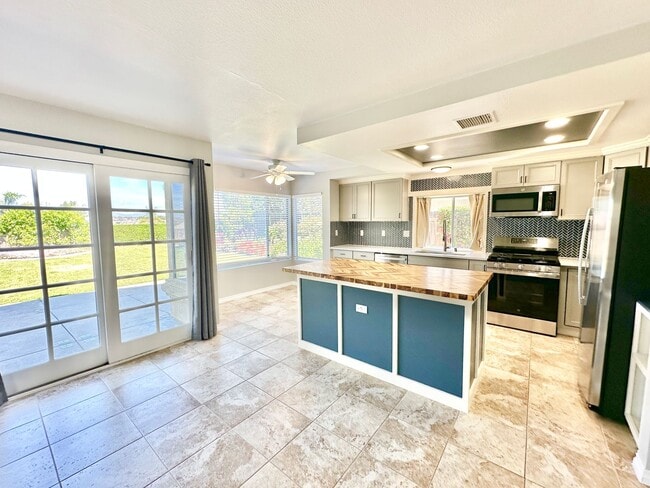 Building Photo - Beautiful Two-Story Home, Guajome Park, Community Pool, San Luis Rey Hiking/Biking Path, Lovely C...