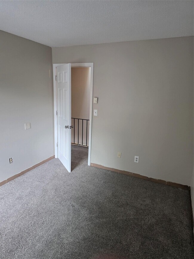 Building Photo - 4 Hudson Heights Dr